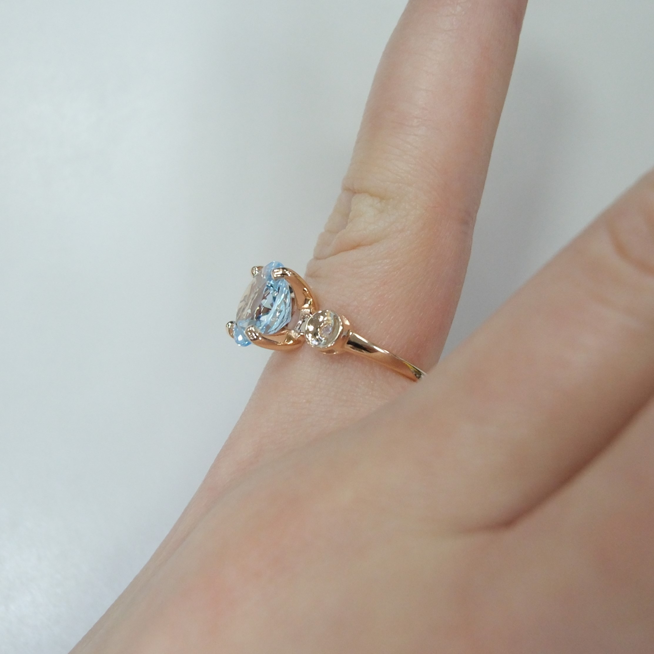 Серебряное кольцо с топазом